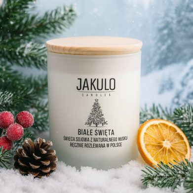 Swieca-sojowa-JAKULO-Premium-Biale-Swieta-w-szklanym-sloju-z-drewniana-pokrywka-elegancki-zapach-malin2C-pomaranczy-i-sosny.jpg
